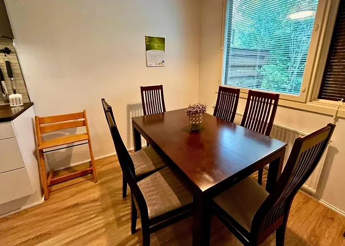 Townhouse With Sauna And Private Parking In * 坦佩雷